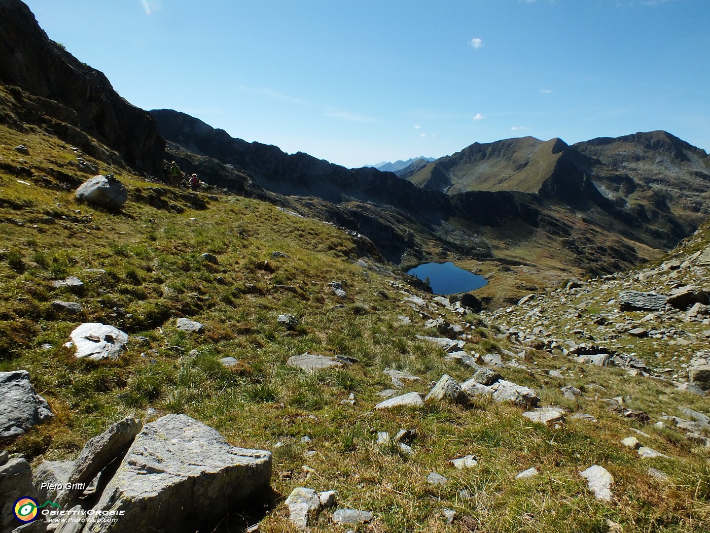 67 Nella Valle dei Lupi con vista sul Lago di Porcile di sotto.JPG